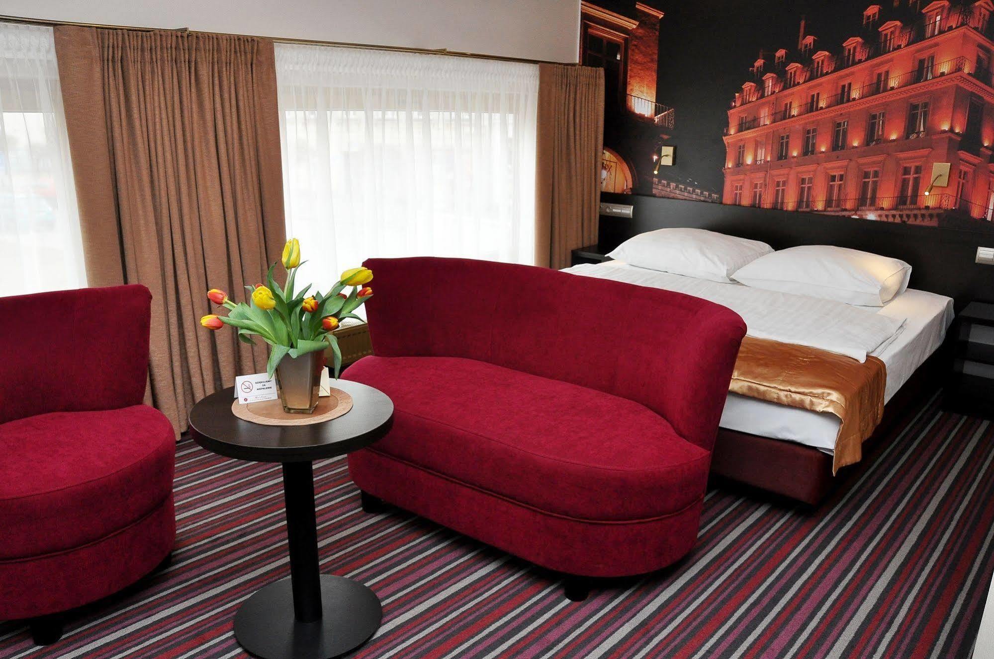 Hotel Atrium Nowy Tomyśl Eksteriør billede