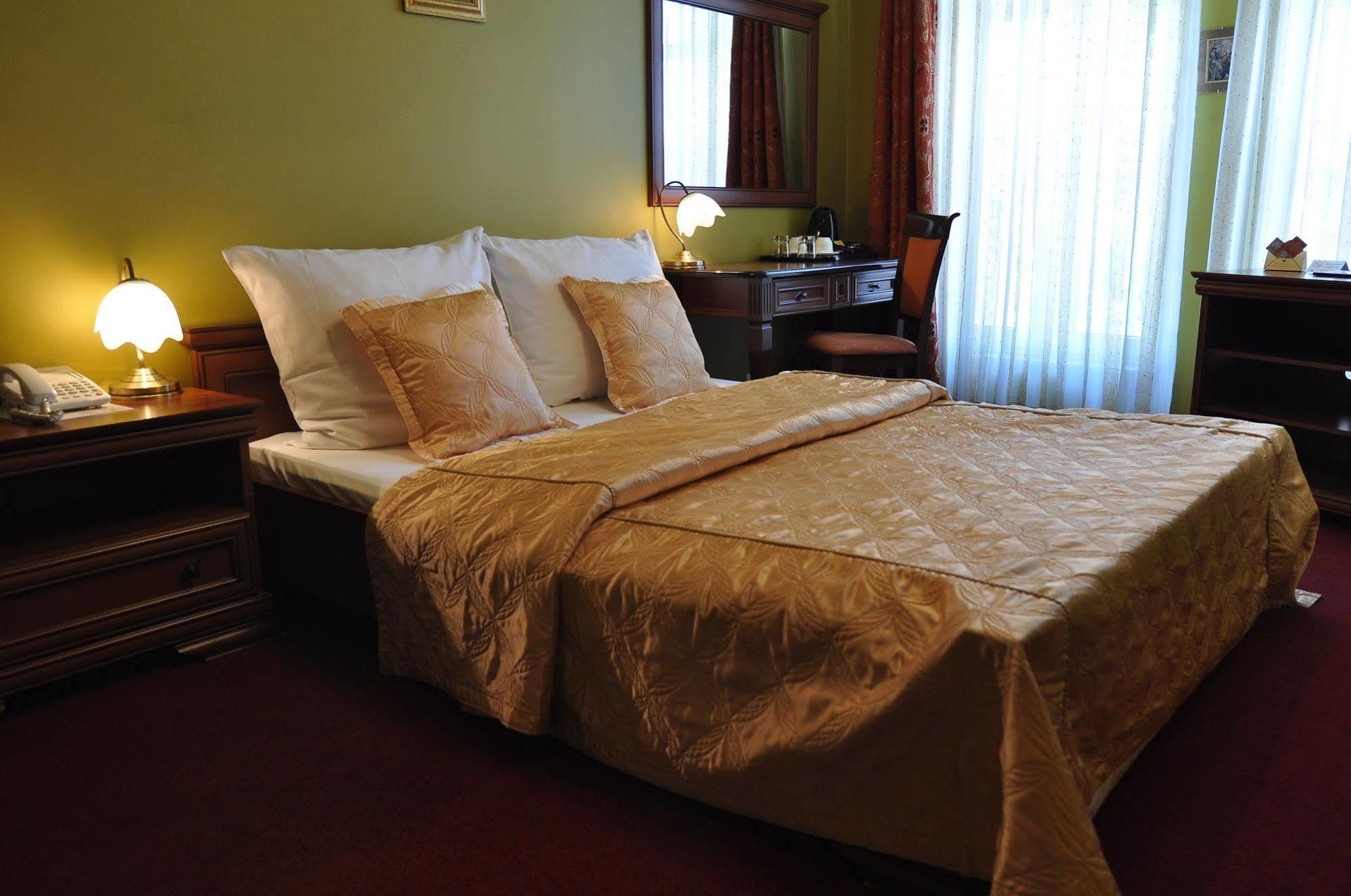 Hotel Atrium Nowy Tomyśl Eksteriør billede