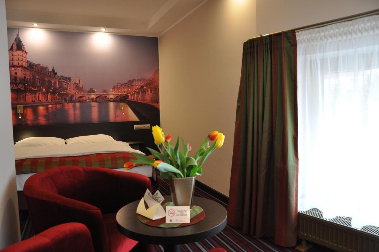 Hotel Atrium Nowy Tomyśl Eksteriør billede